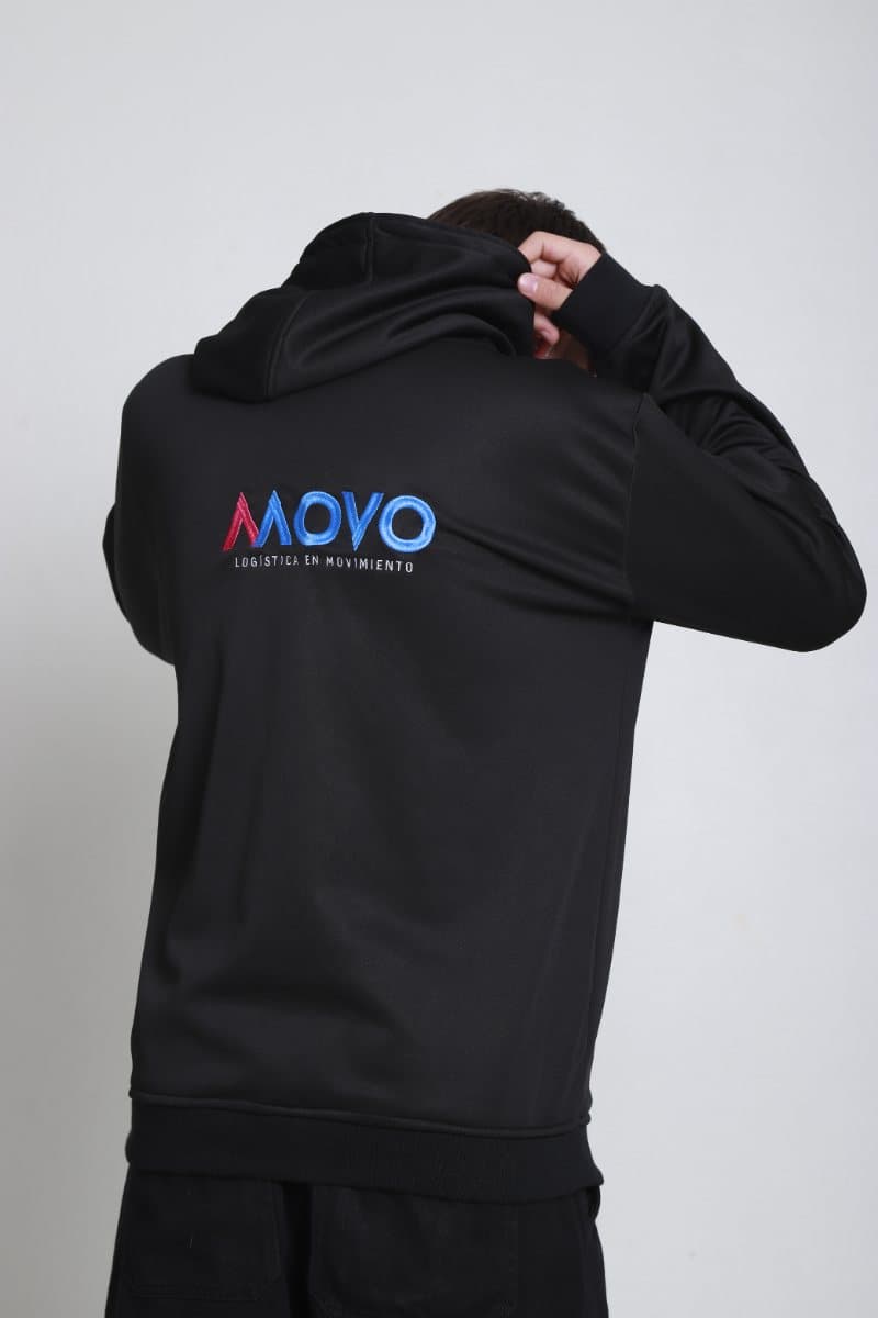 Hoodie de dotación empresarial MOVO bordado en la espalda